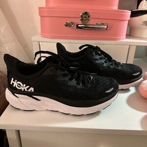 Clifton 8 Running Shoe, Black, Women's 6